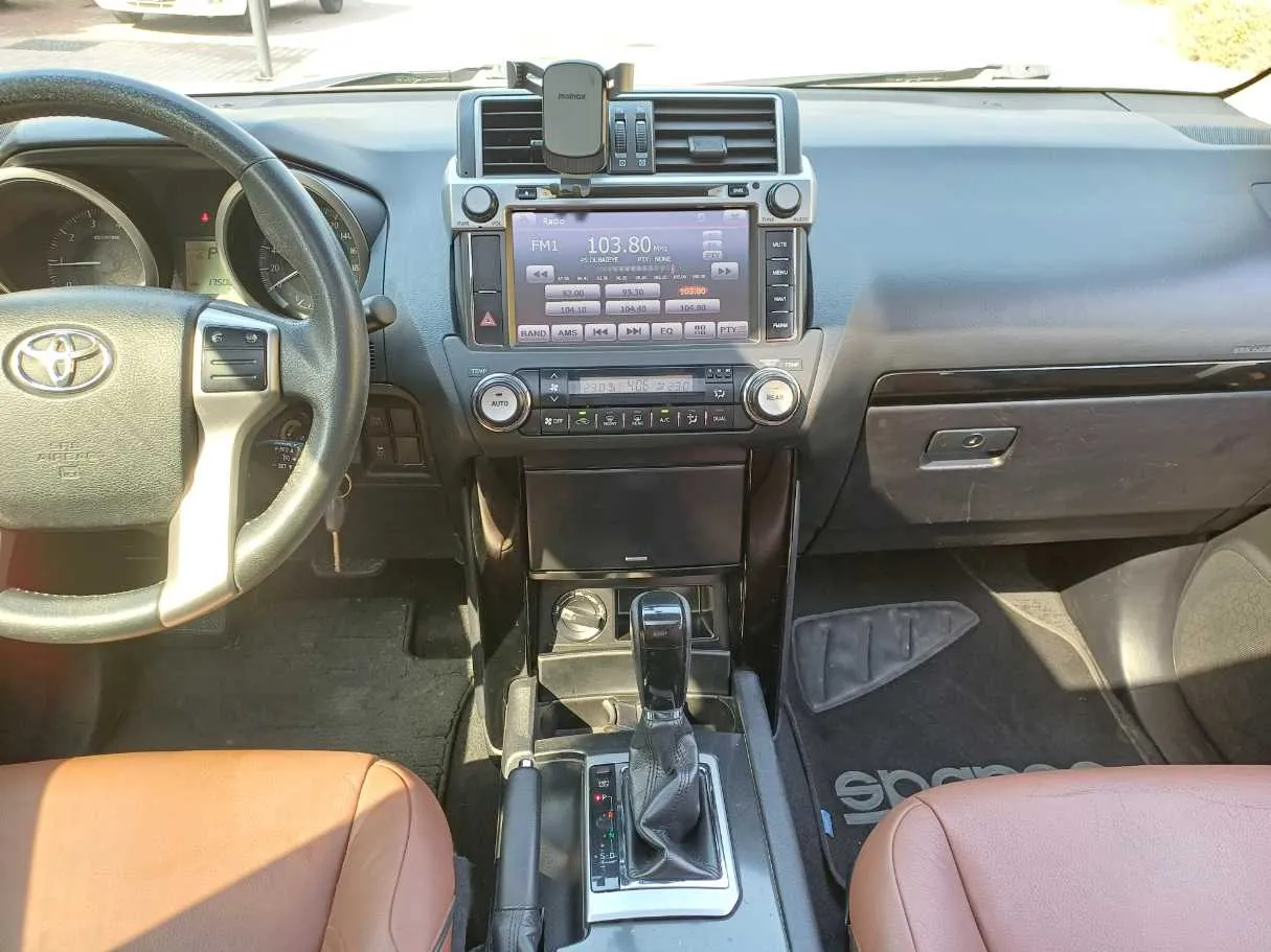 Car image 18