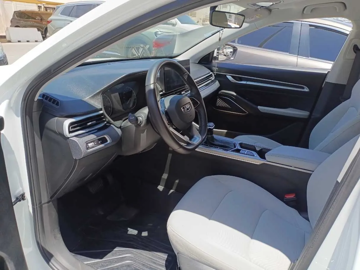 Car image 11