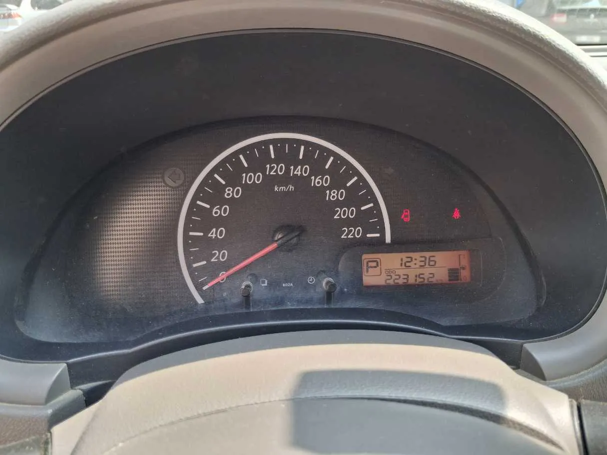 Car image 18