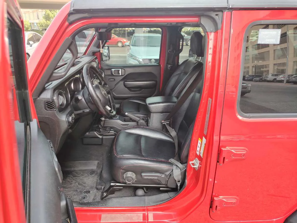Car image 13