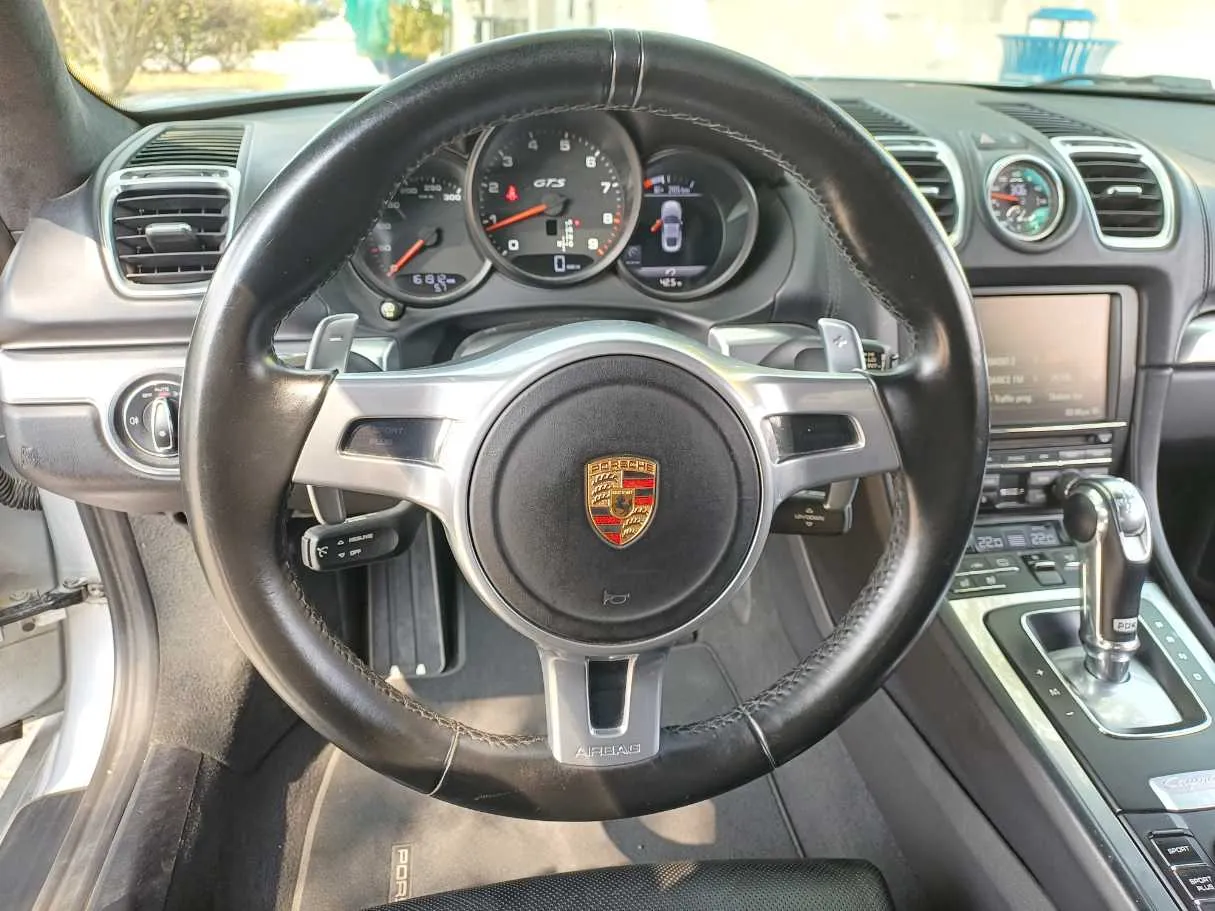 Car image 15