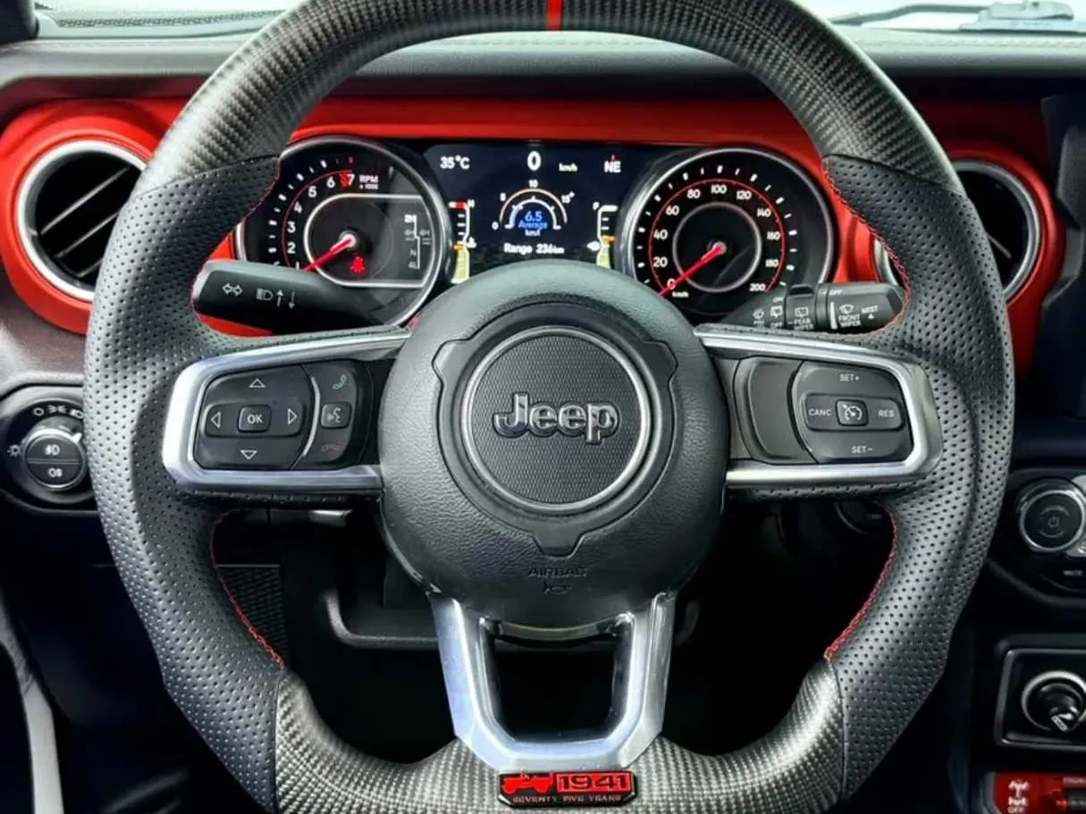 Car image 18