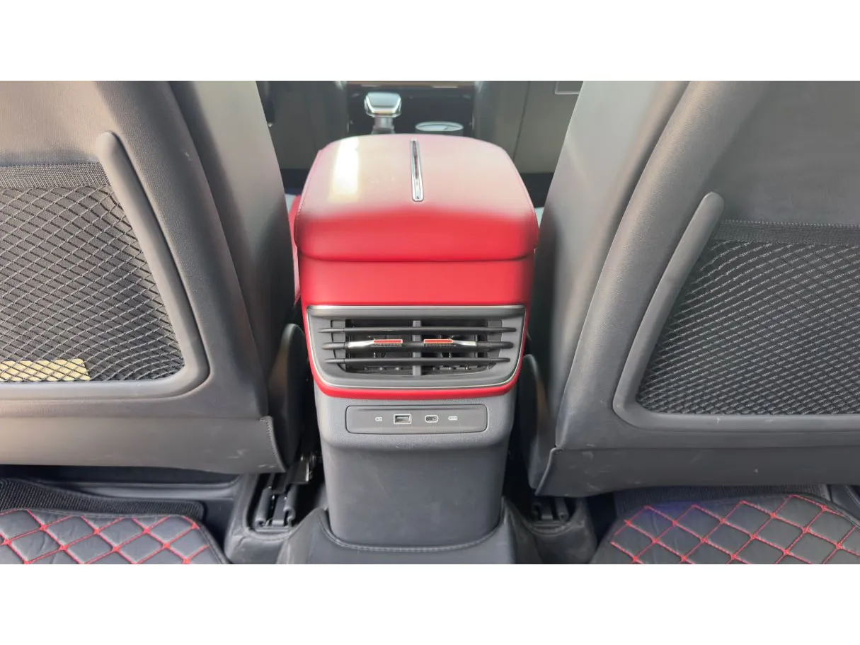 Car image 24