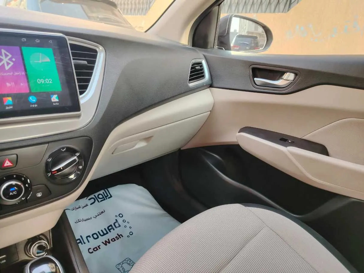 Car image 25