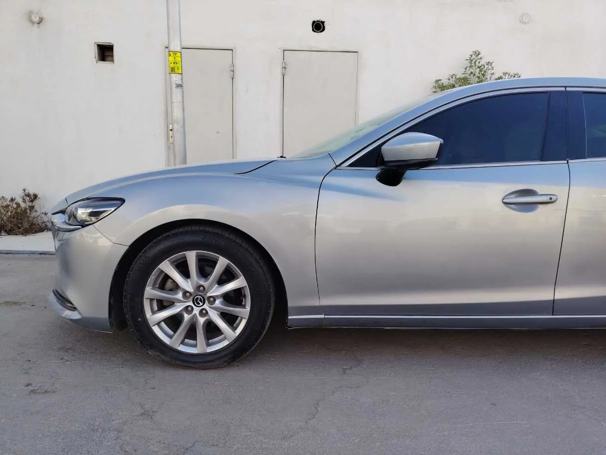 Car image 9