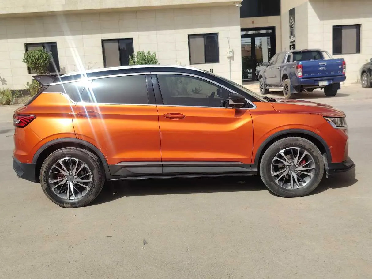 Car image 4