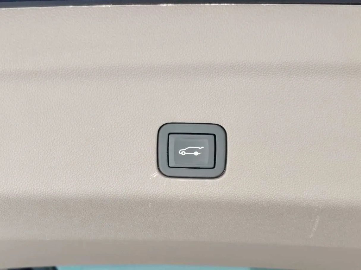 Car image 43