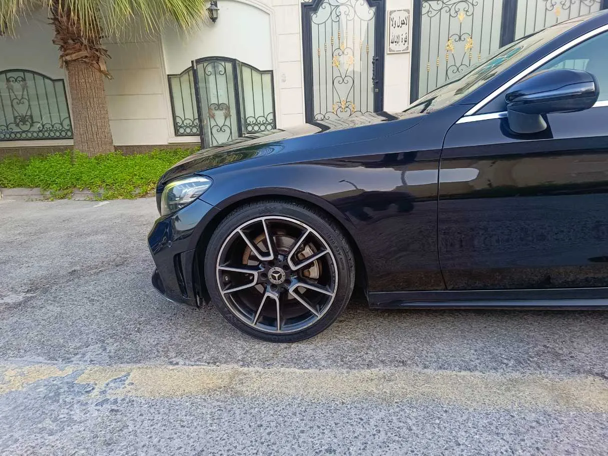 Car image 9
