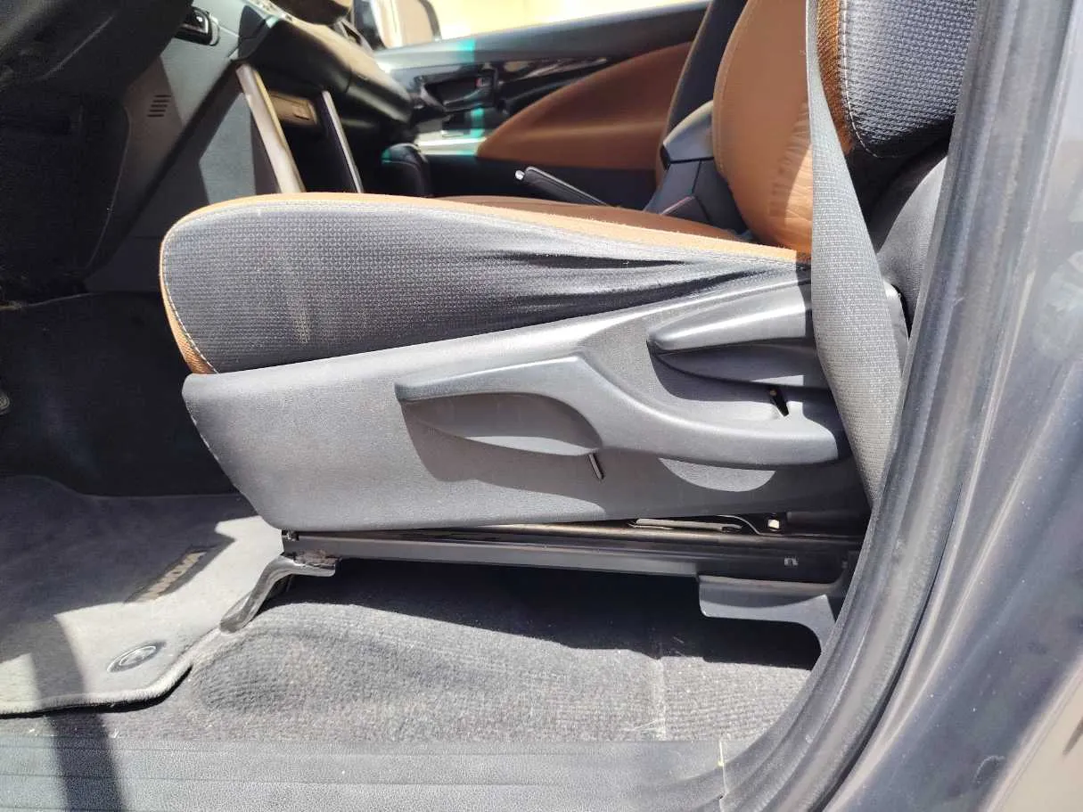 Car image 28