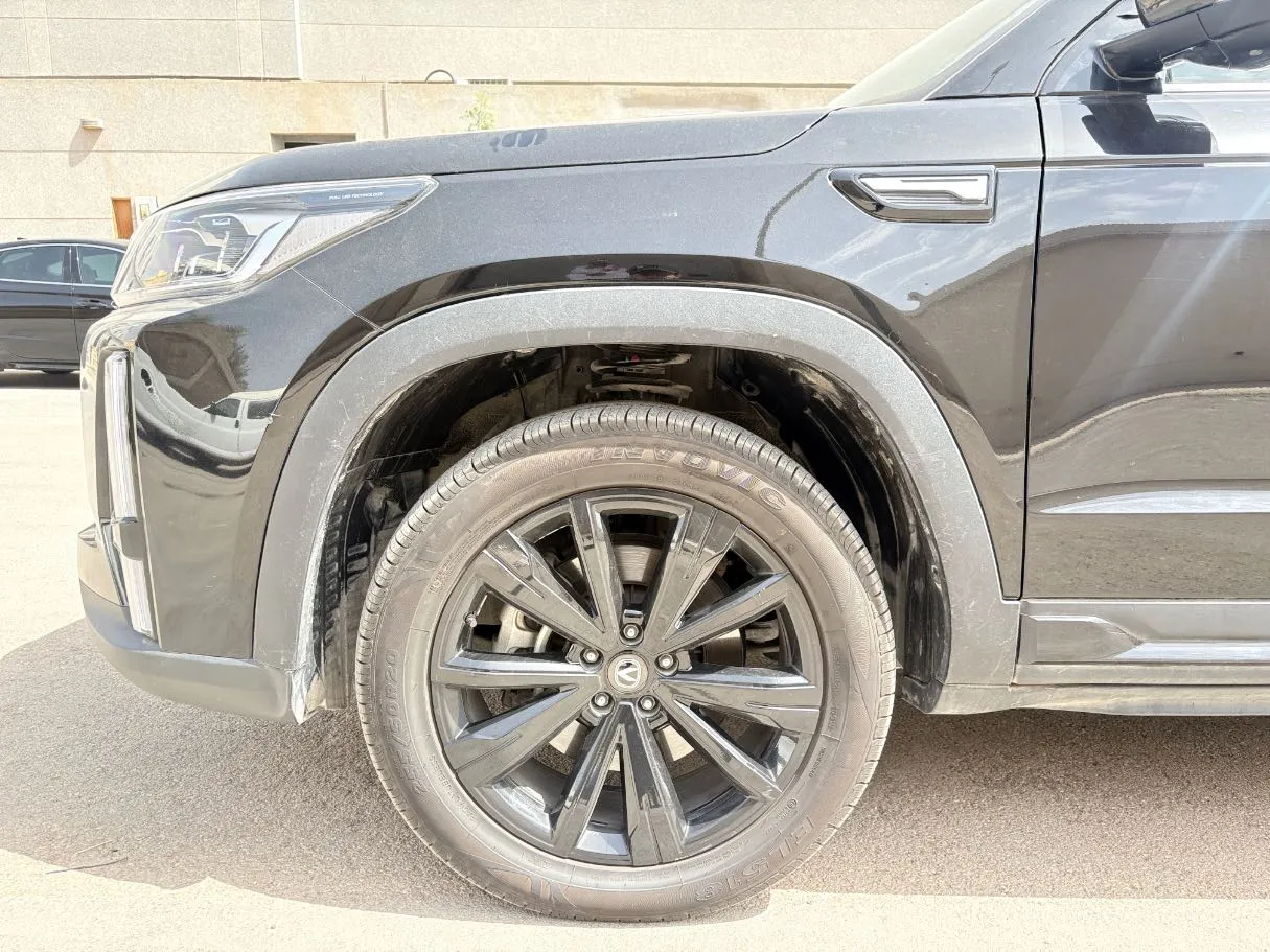 Car image 9