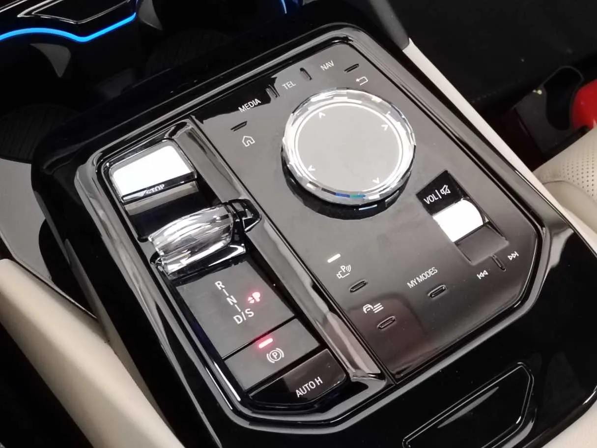Car image 21