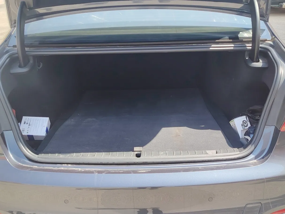 Car image 26