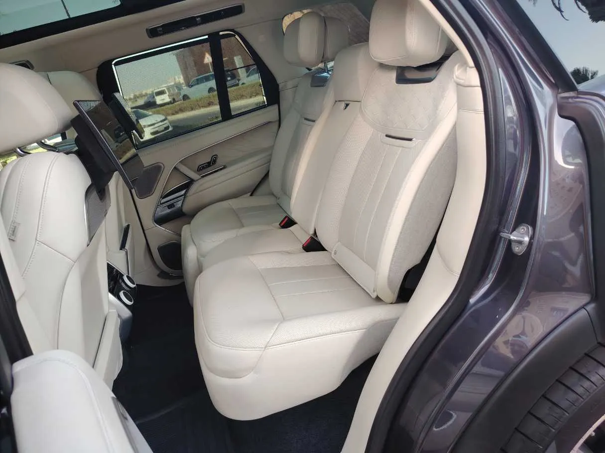 Car image 16