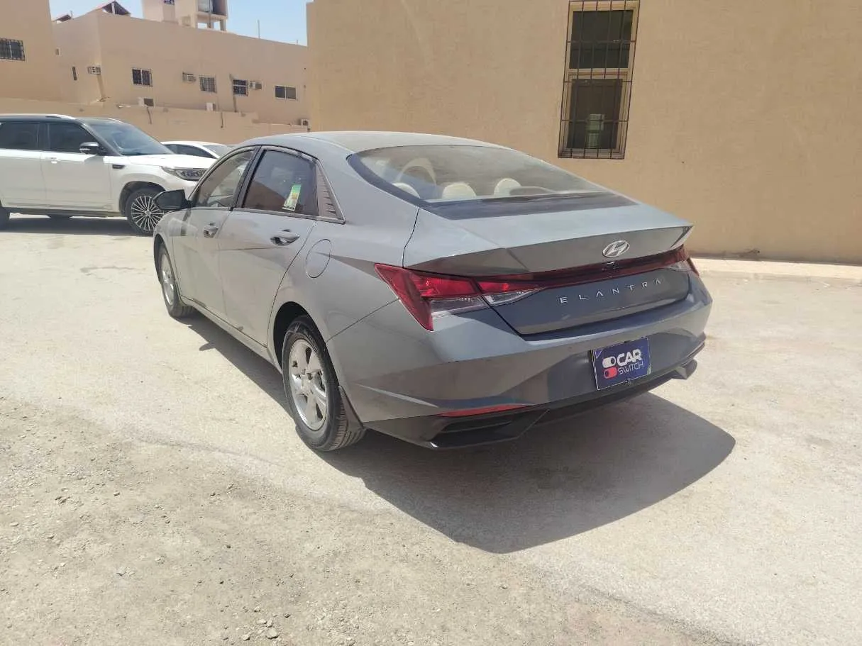 Car image 7