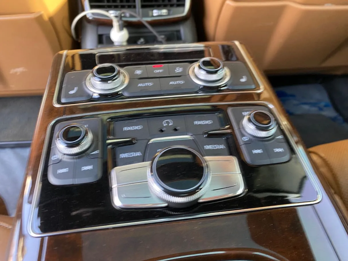 Car image 28