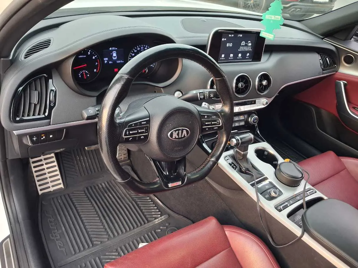Car image 11