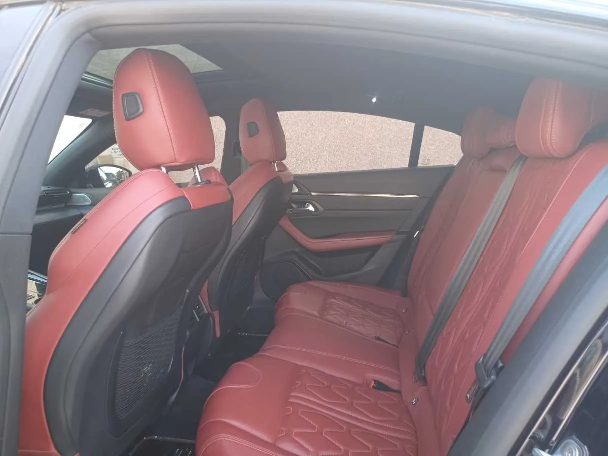Car image 14