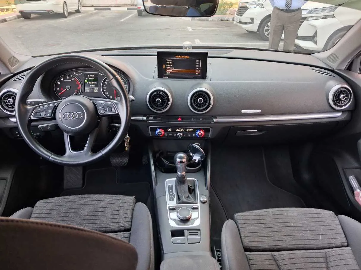 Car image 15