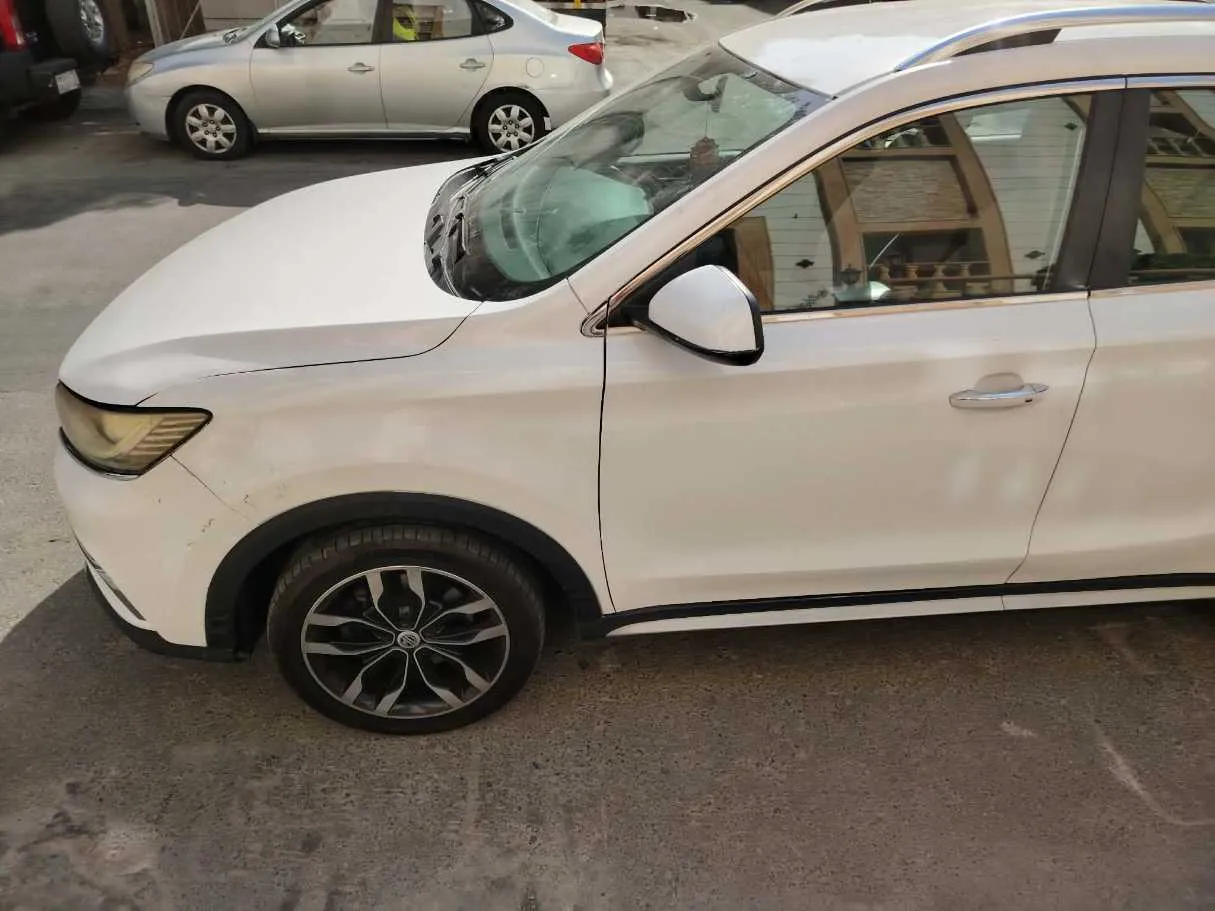 Car image 9