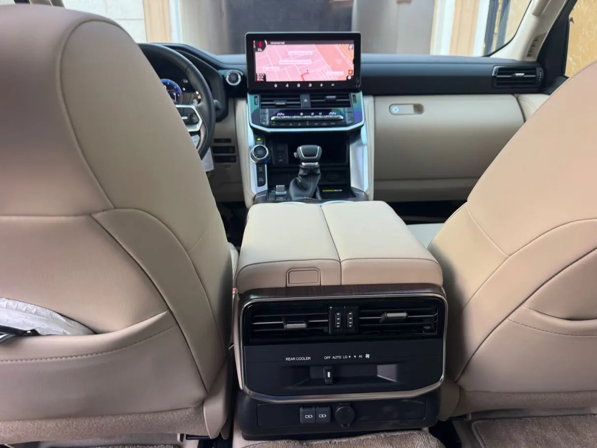 Car image 20