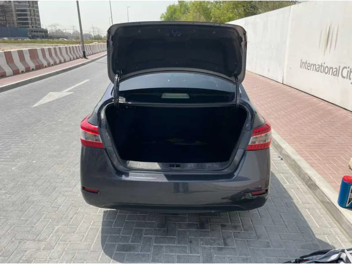 Car image 14