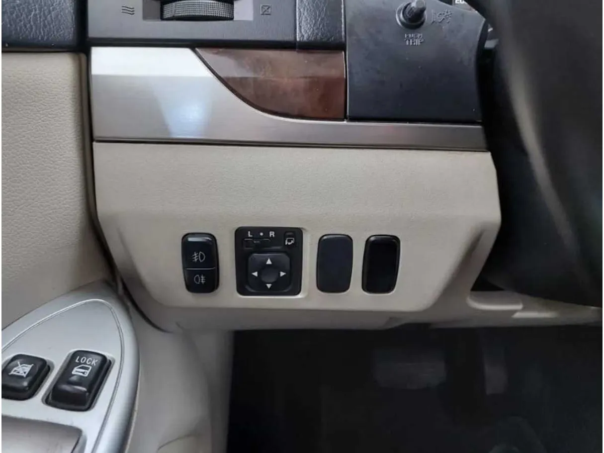 Car image 34