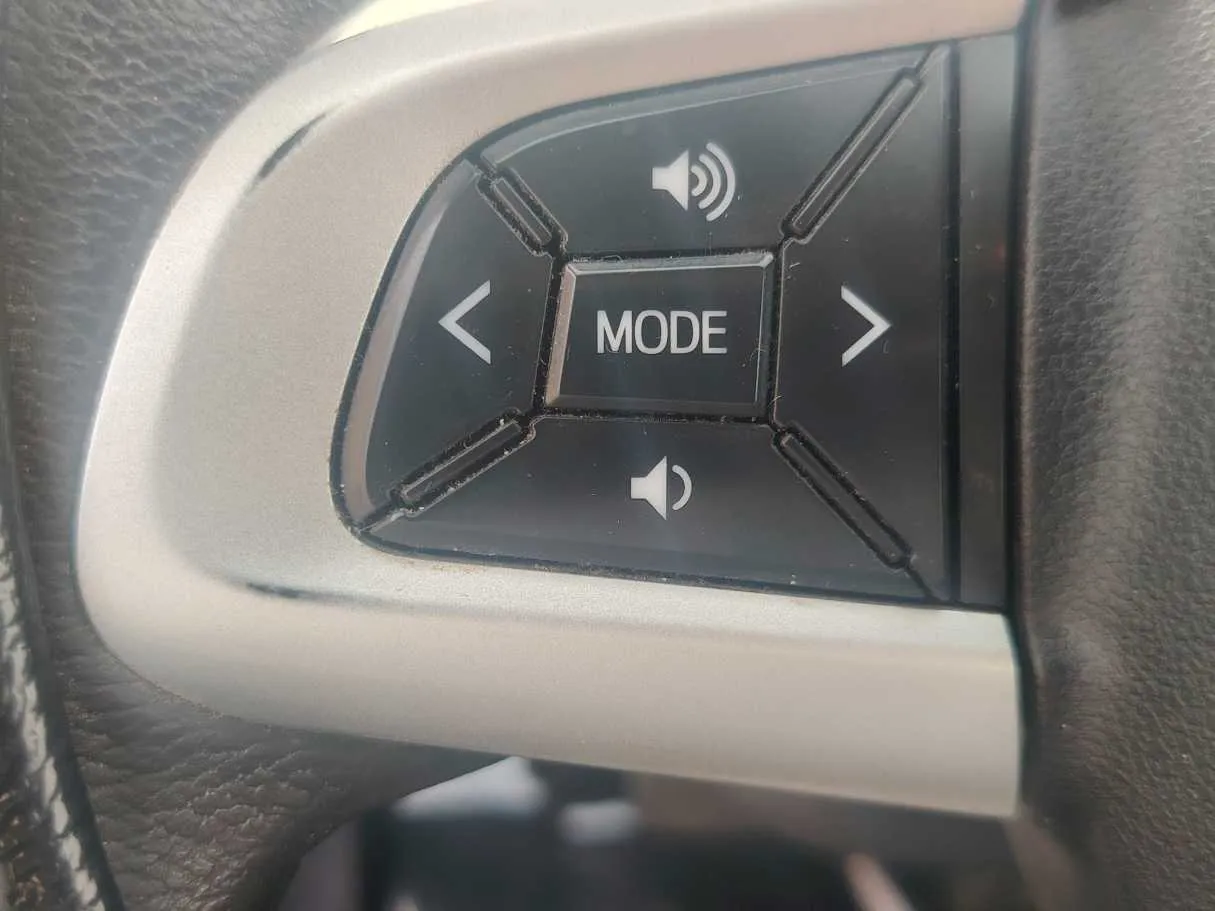 Car image 34
