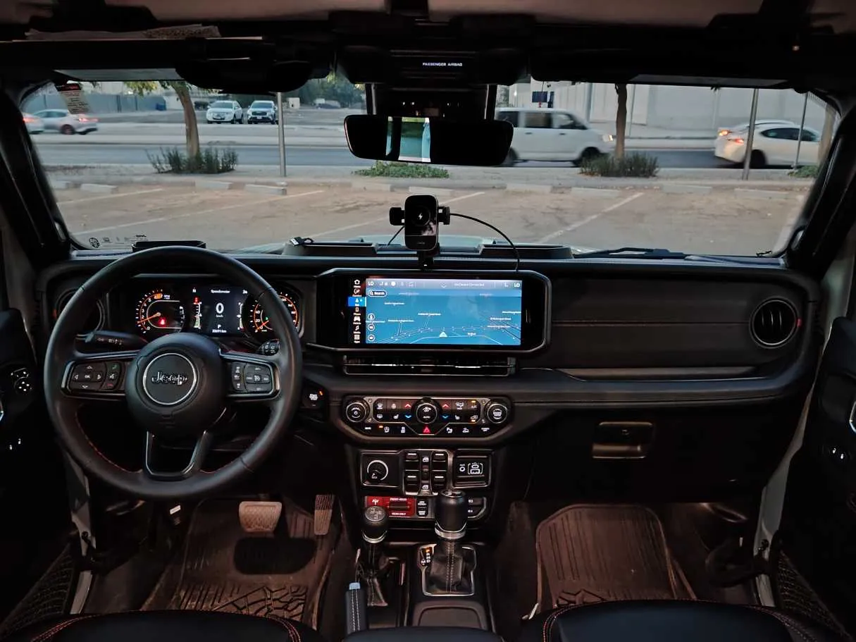Car image 16