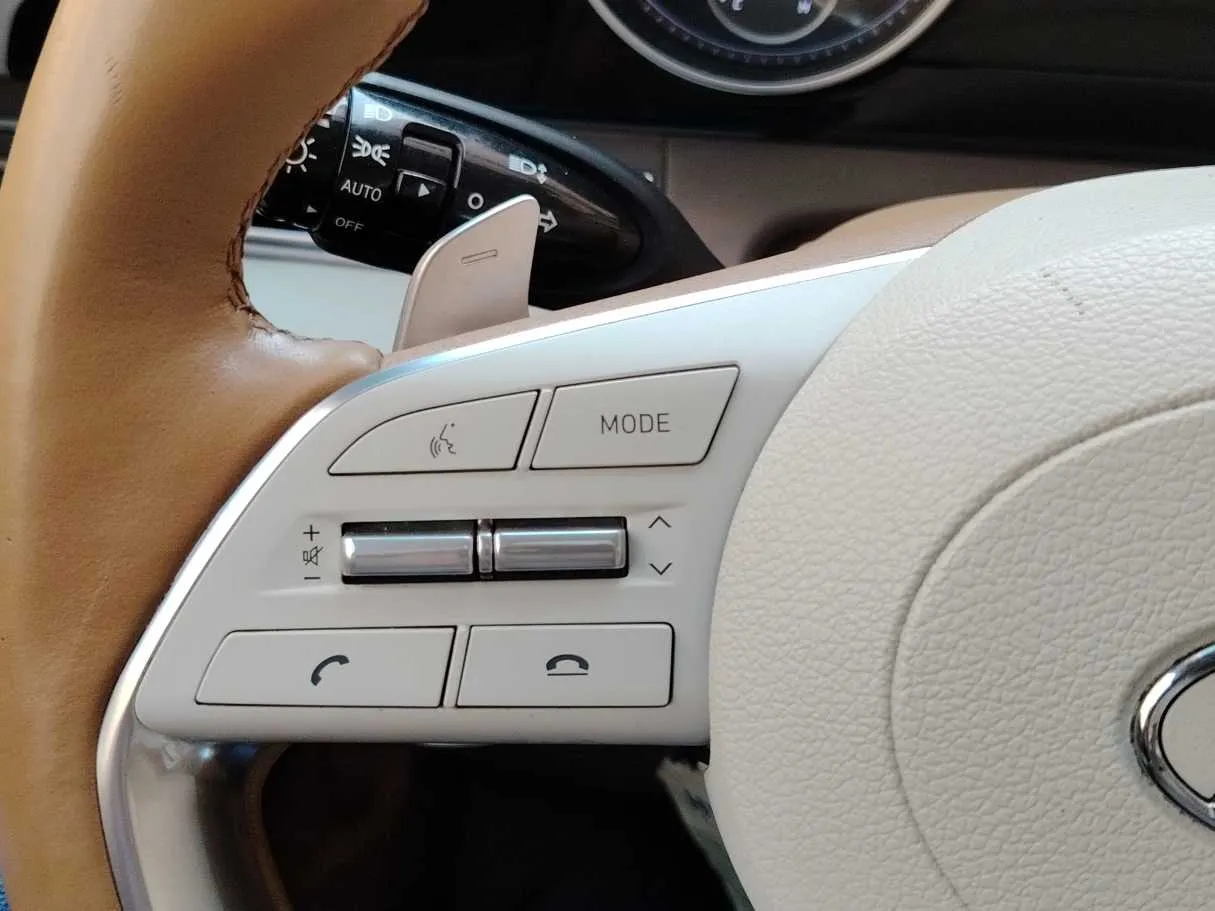 Car image 26