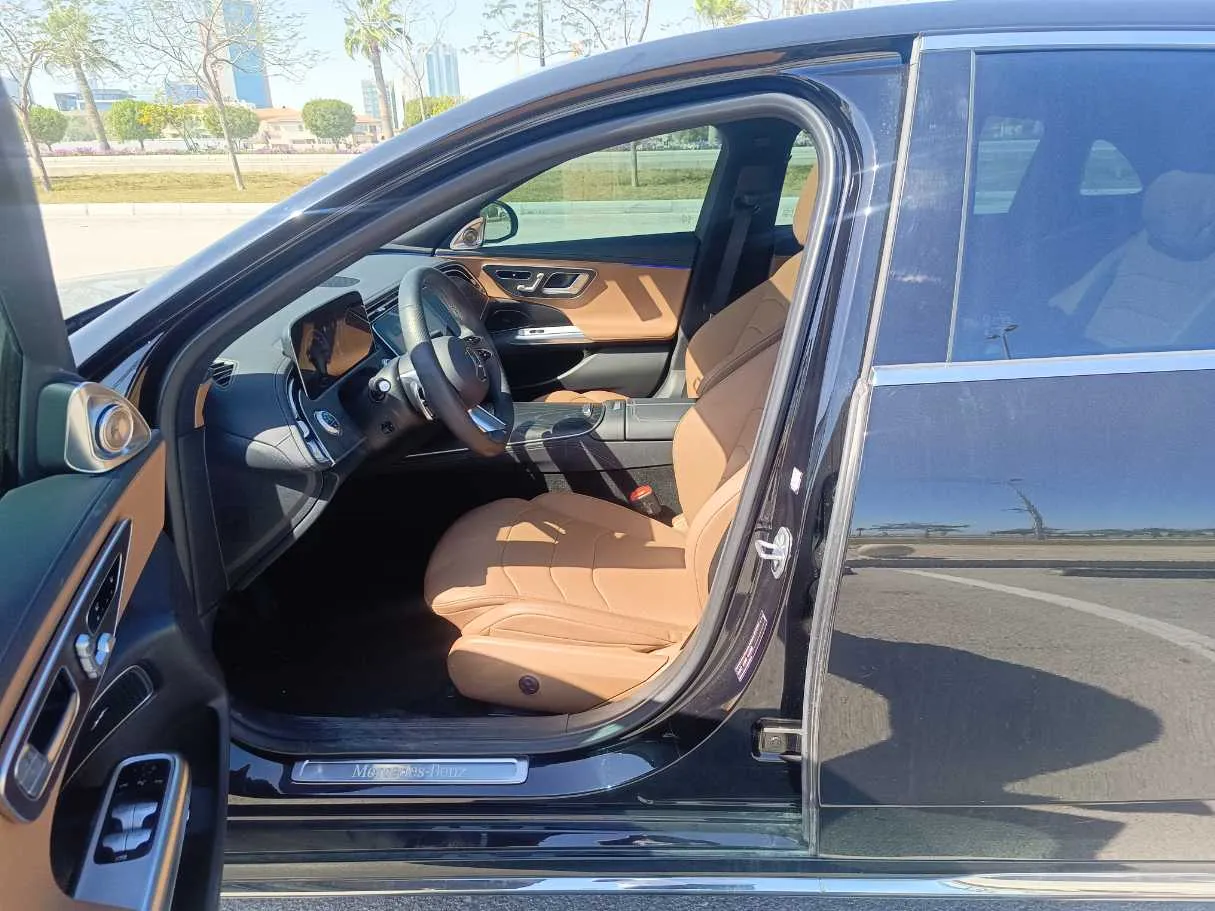 Car image 14