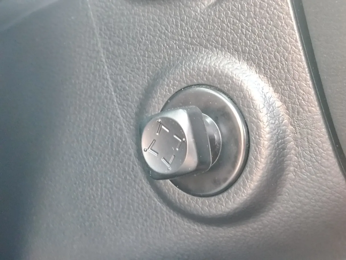 Car image 37