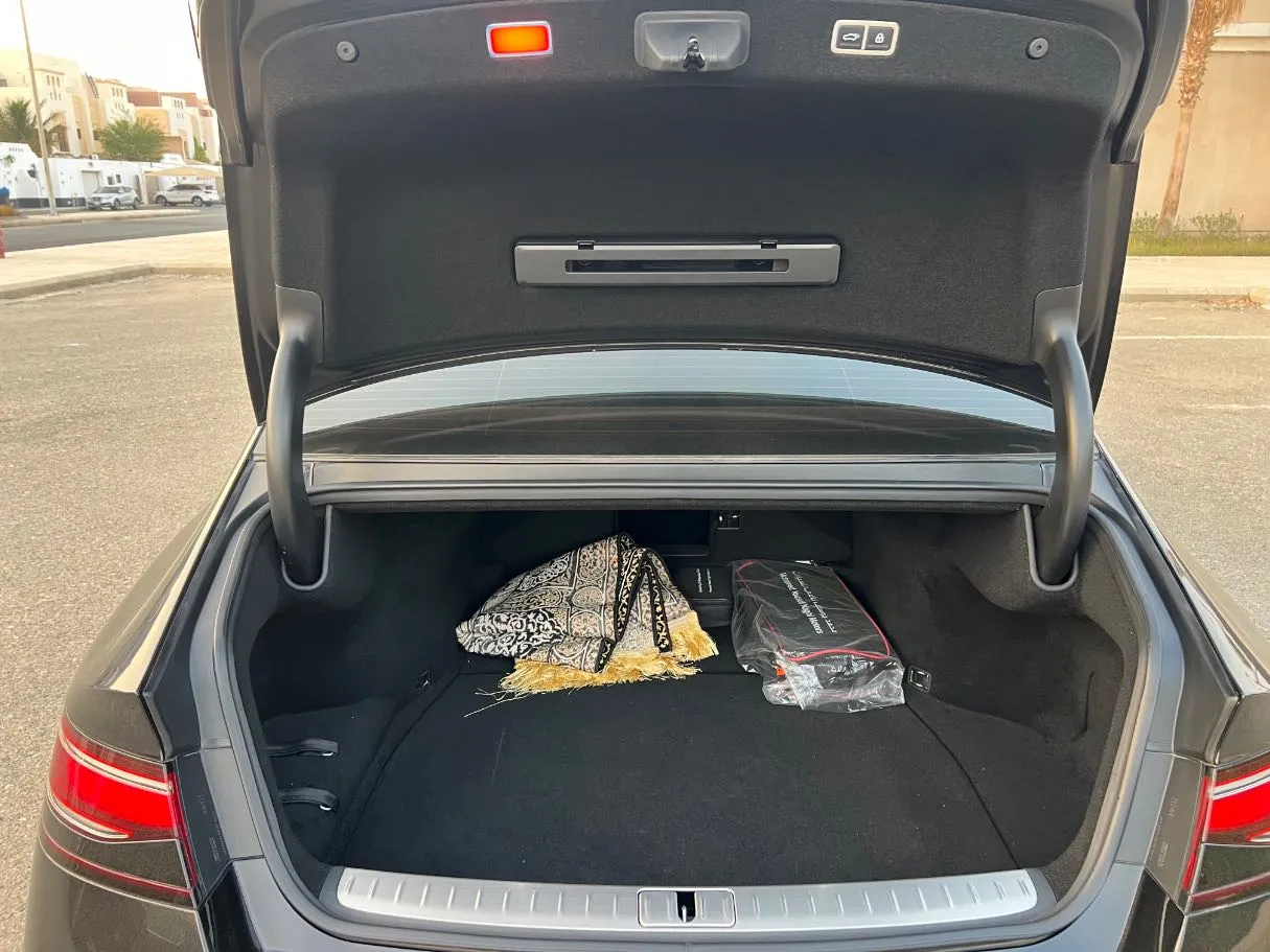 Car image 24