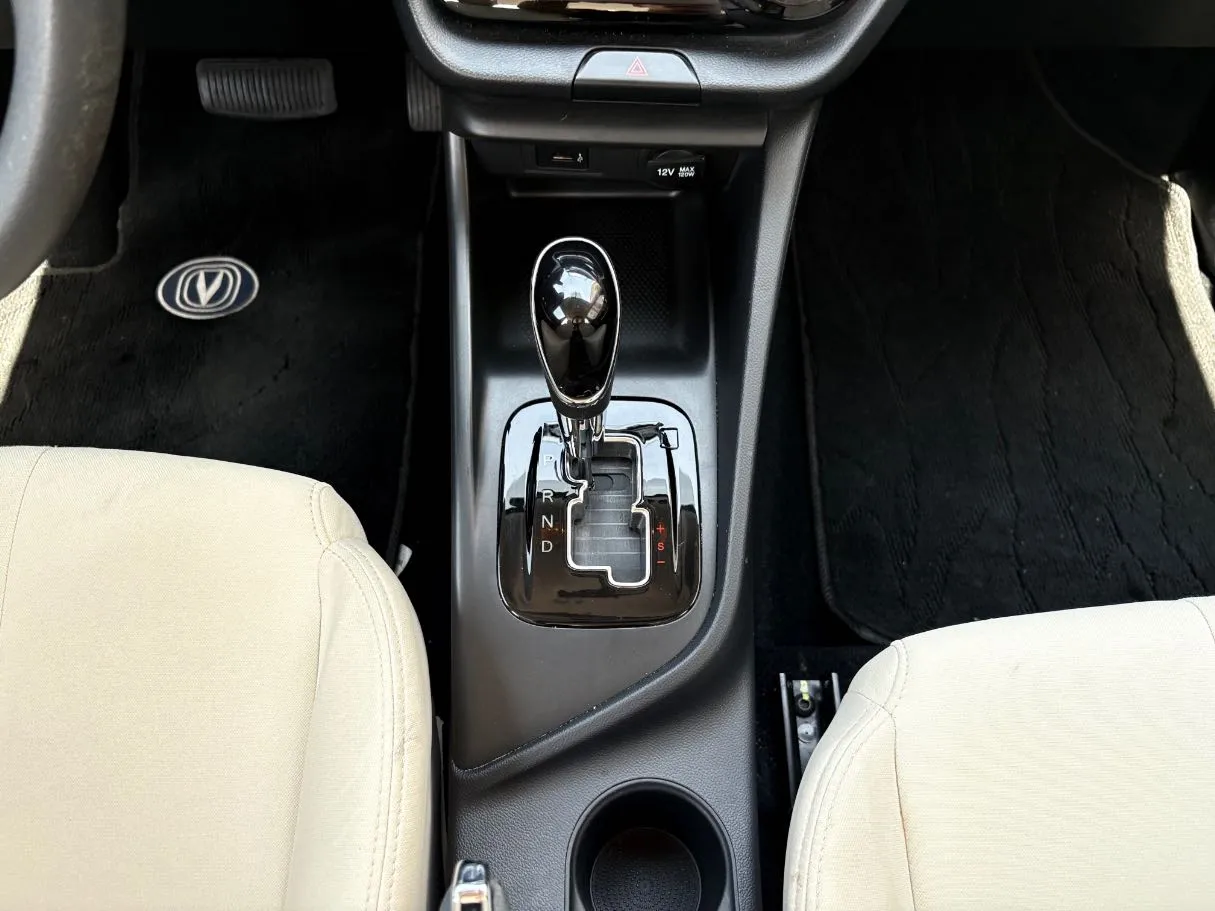 Car image 20