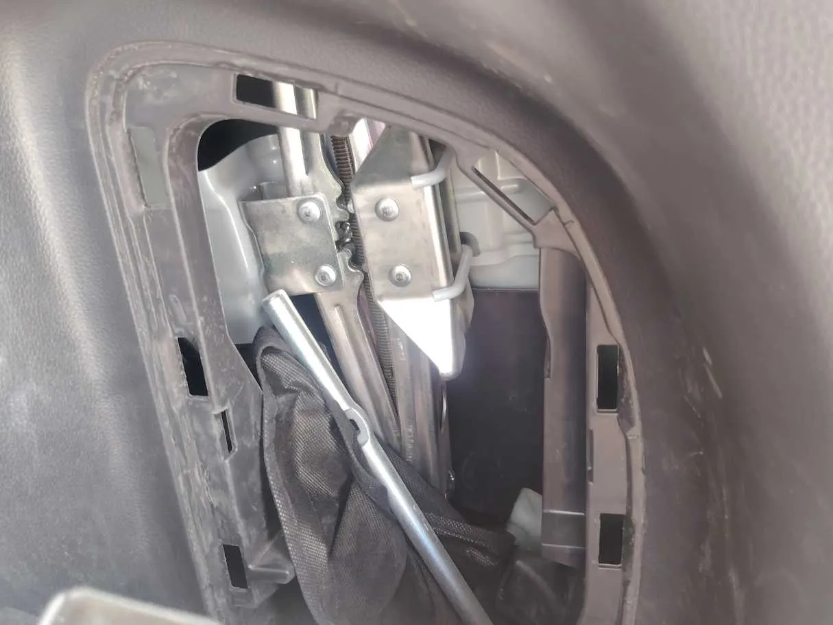 Car image 30