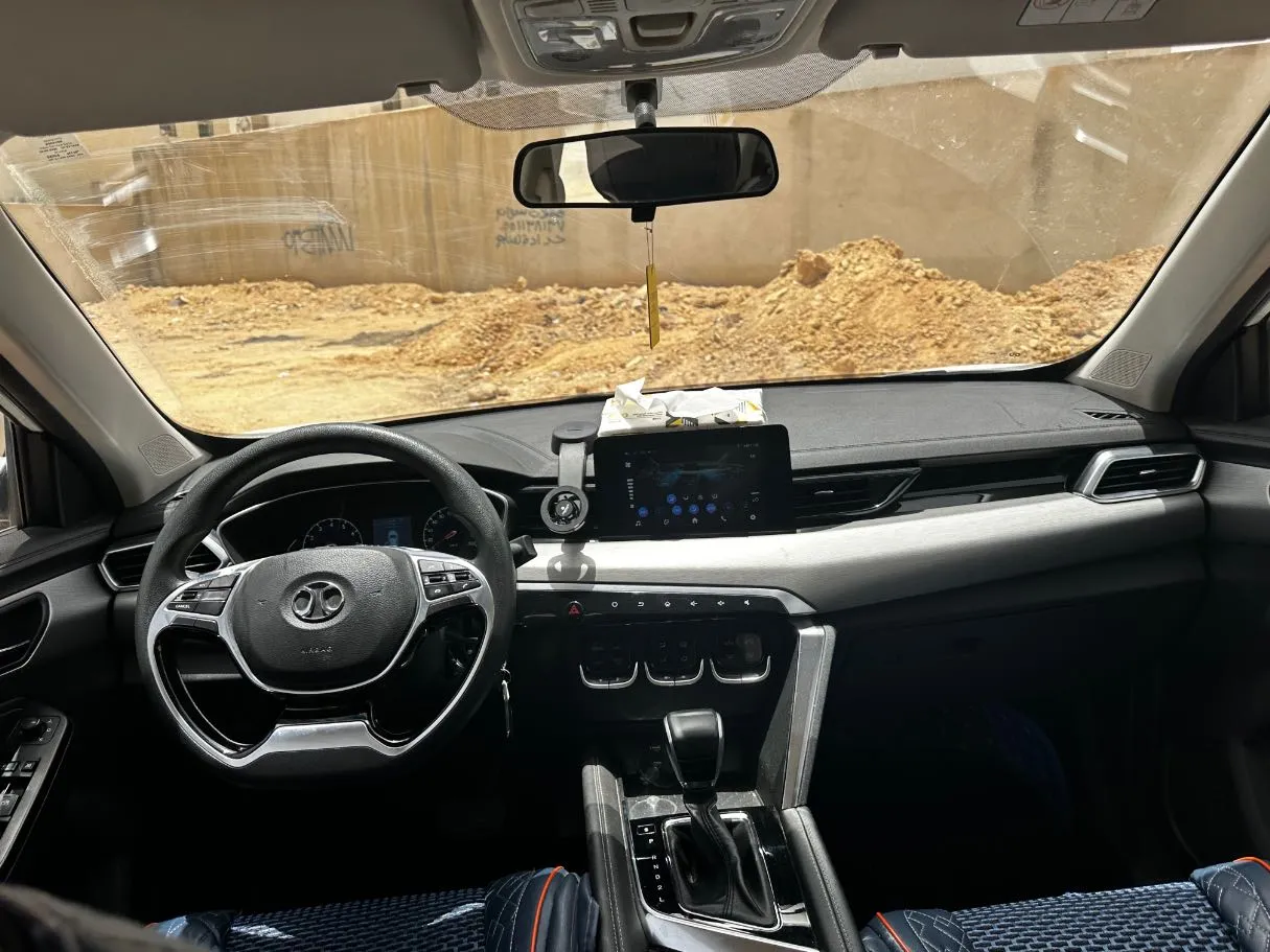 Car image 17