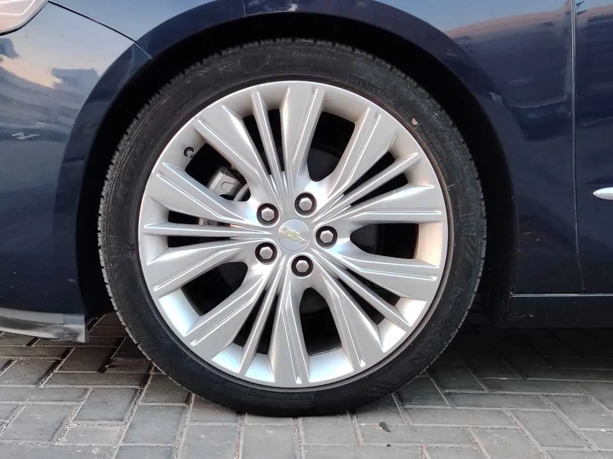 Car image 10