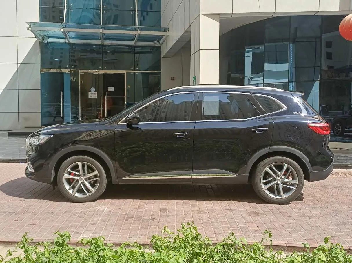 Car image 4