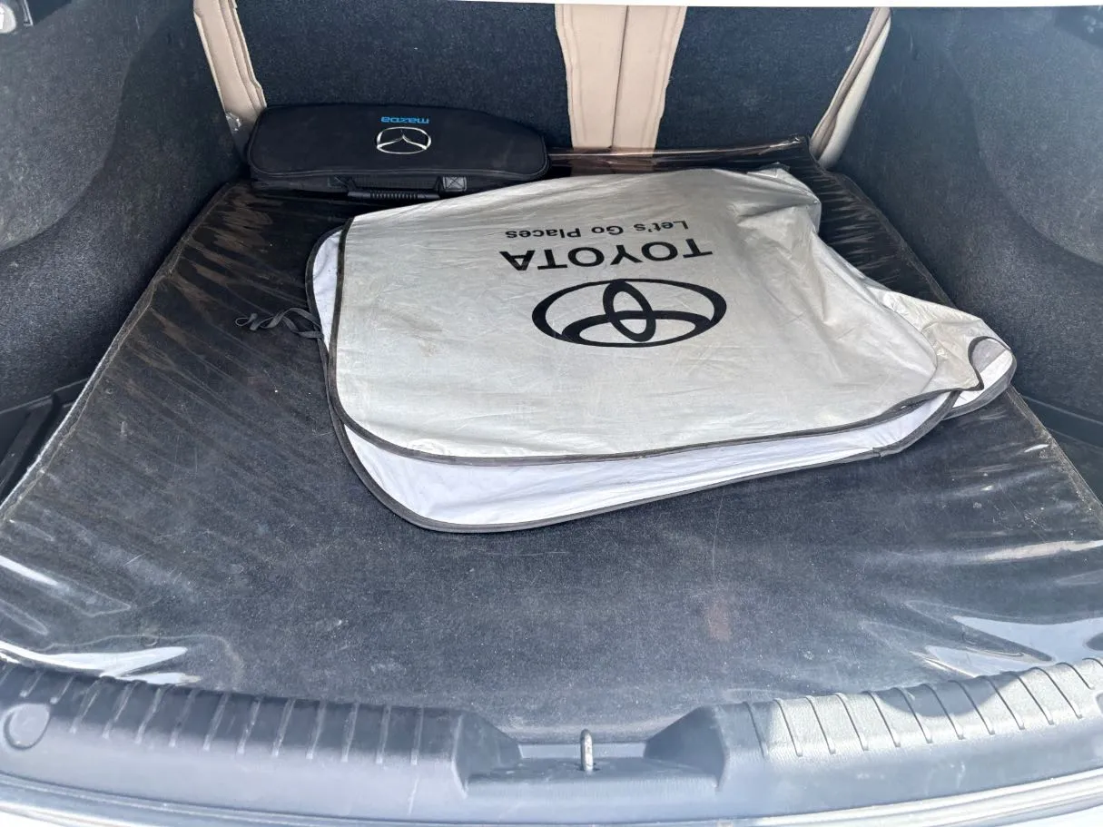 Car image 25