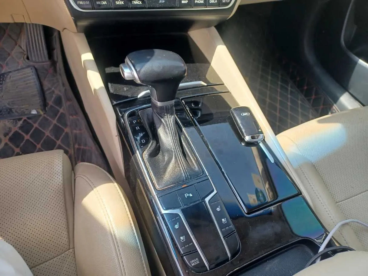Car image 17