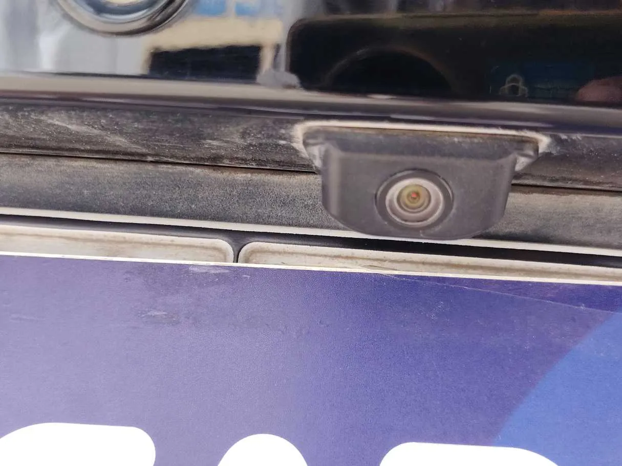 Car image 25