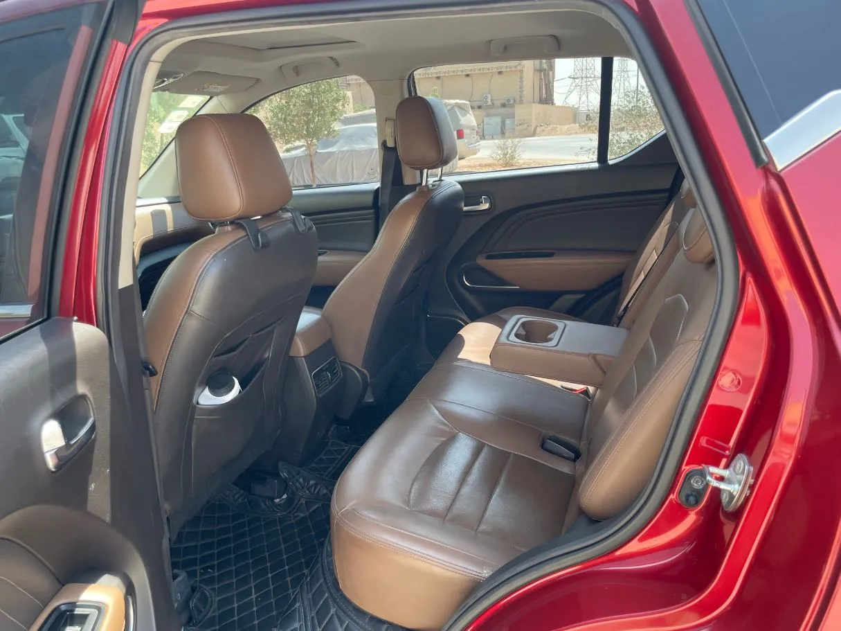 Car image 16