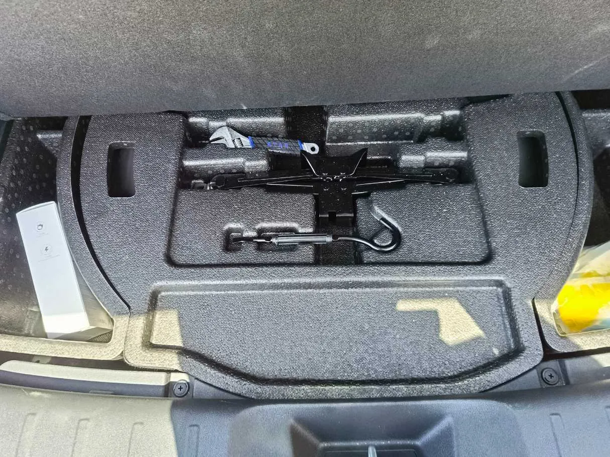Car image 40