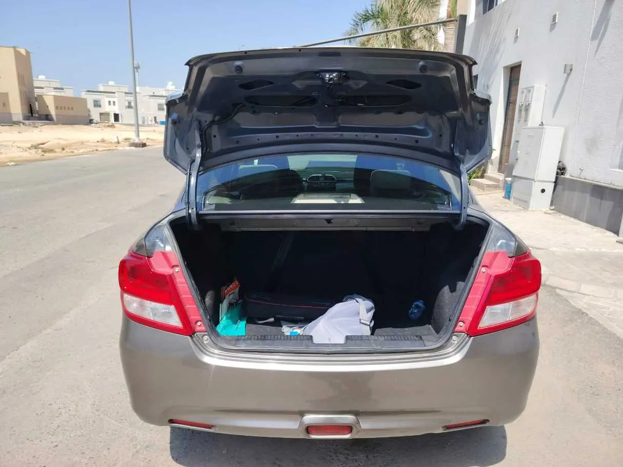 Car image 25