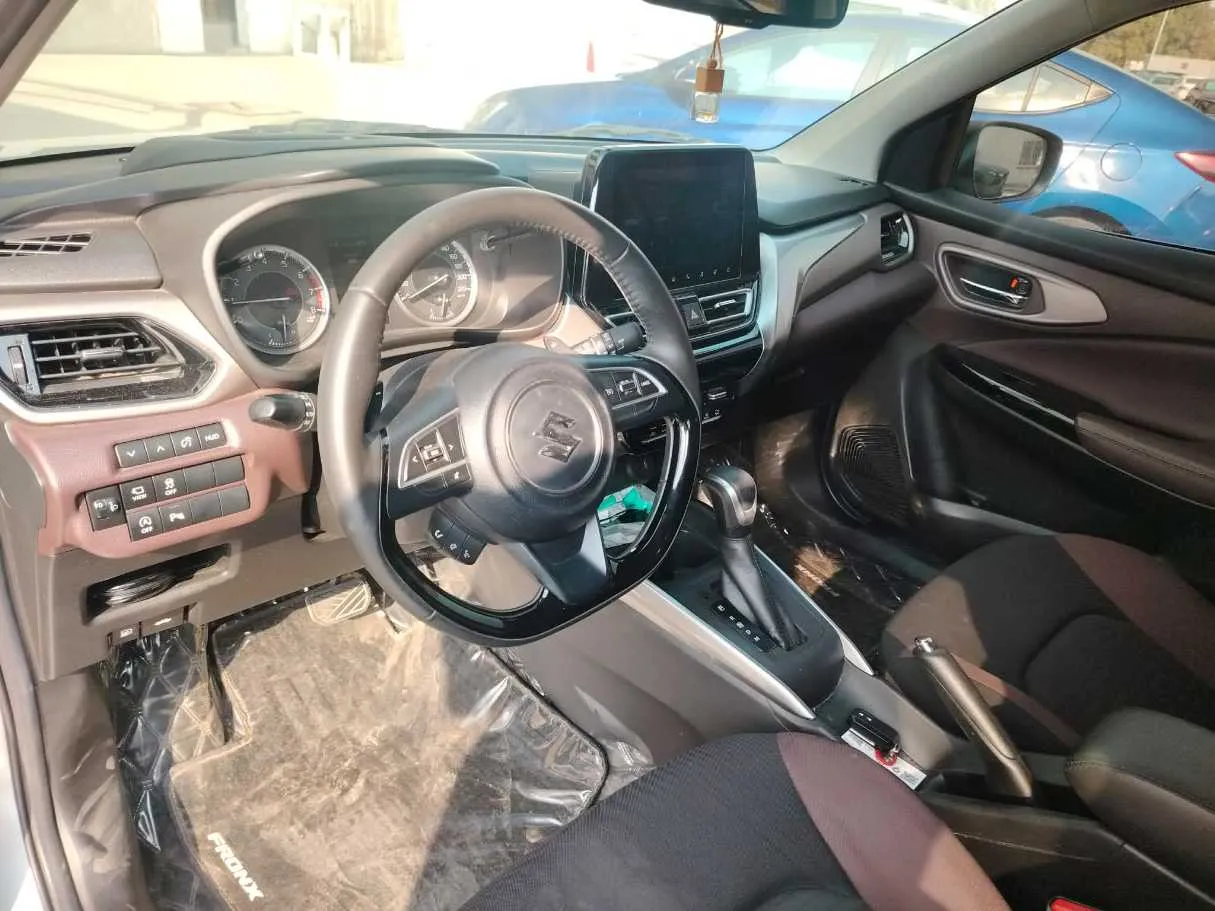 Car image 13