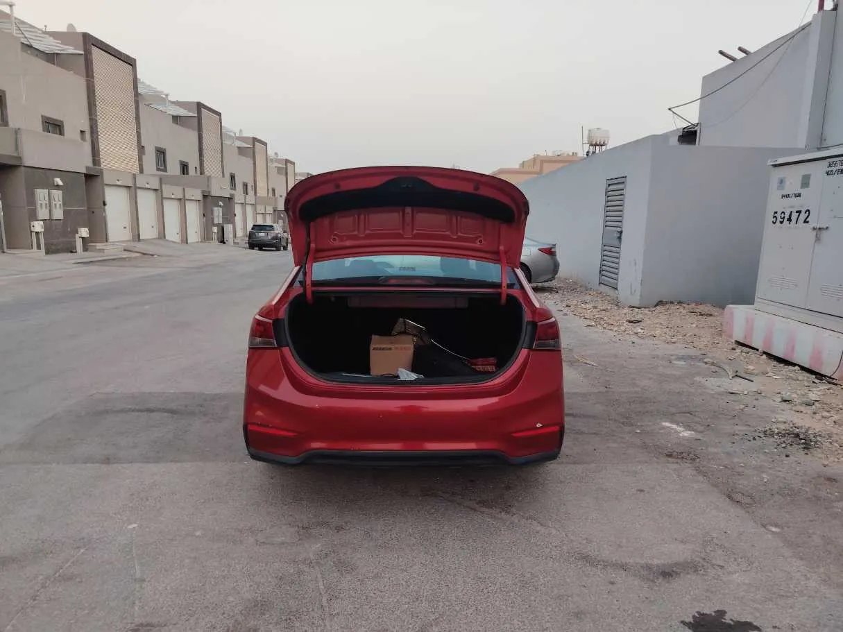Car image 24
