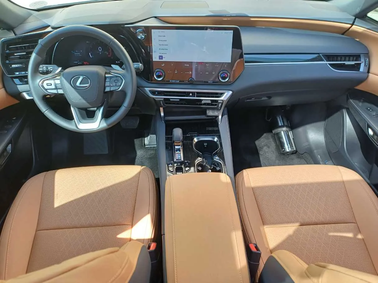 Car image 16