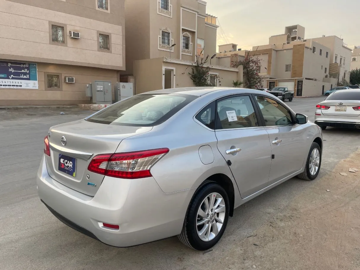 Car image 5