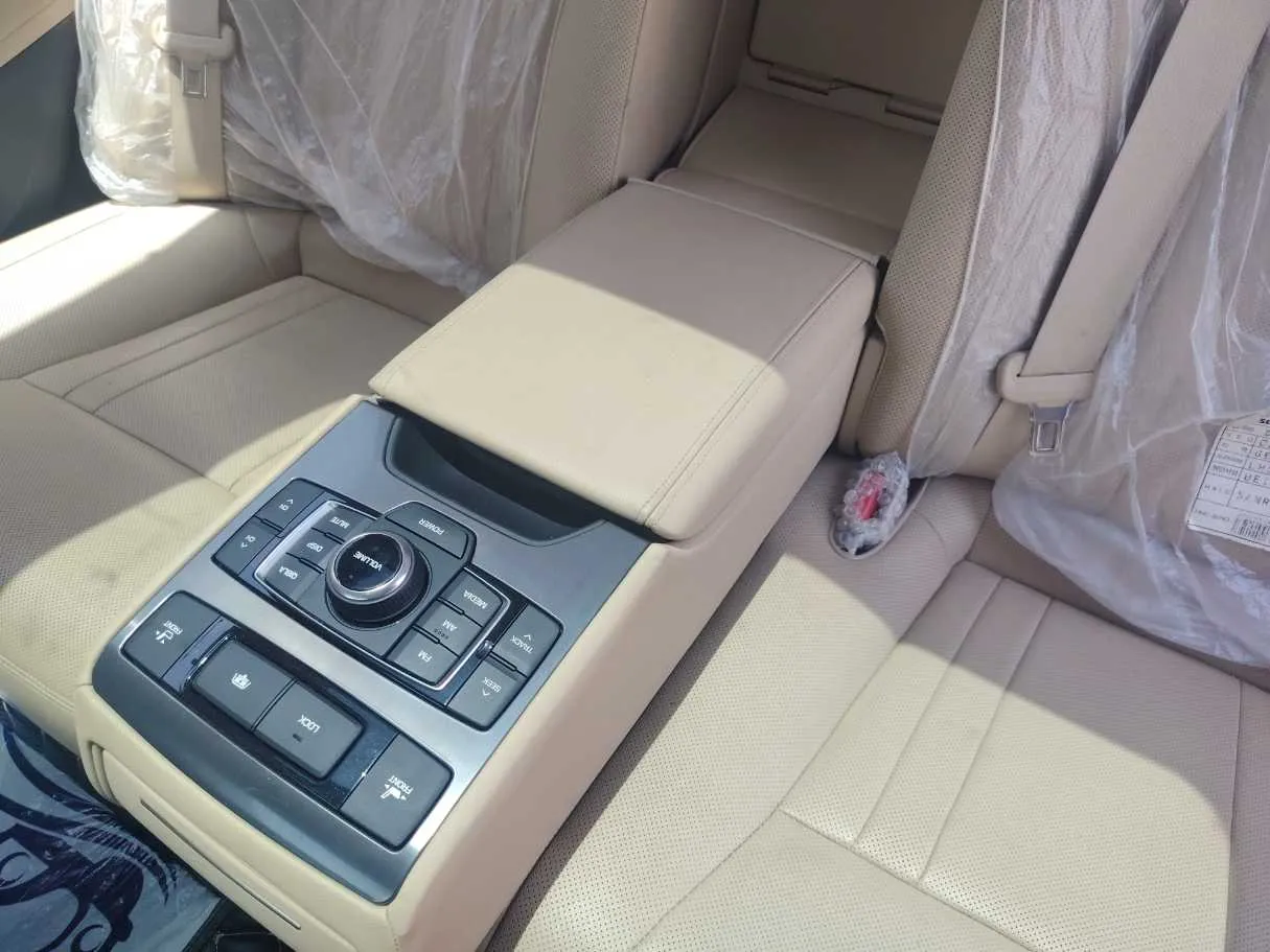 Car image 27