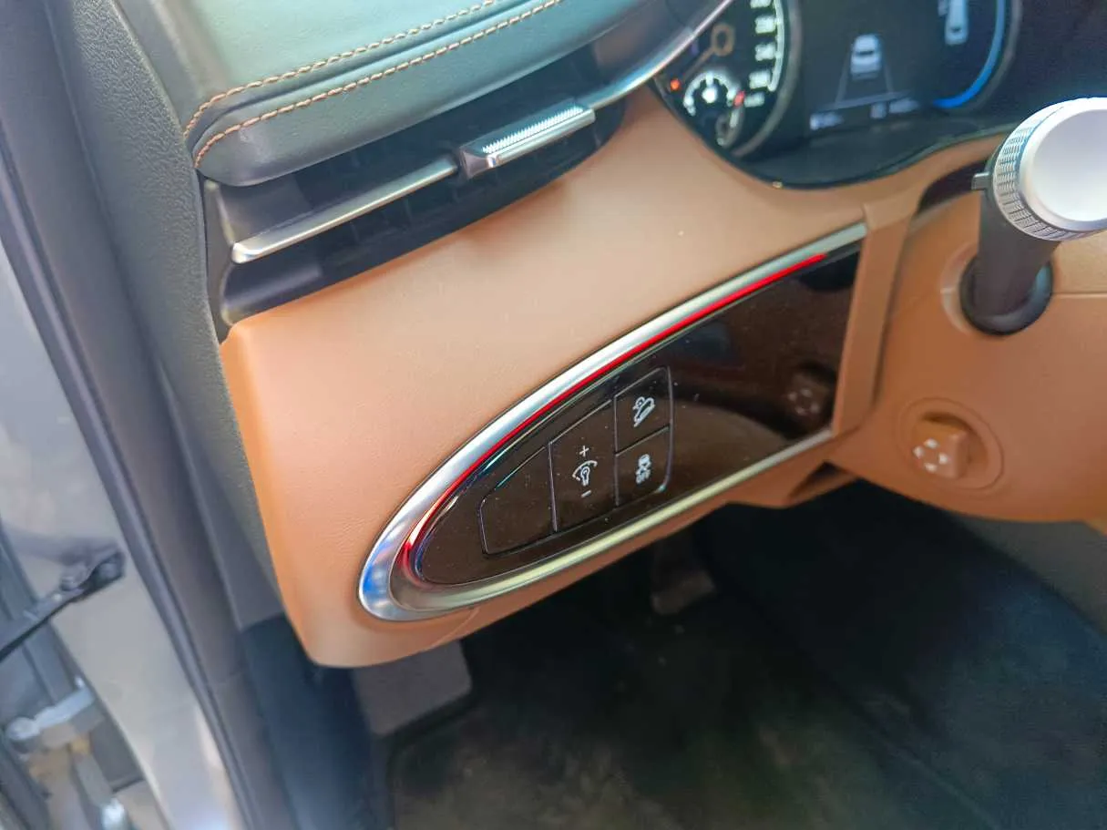 Car image 36