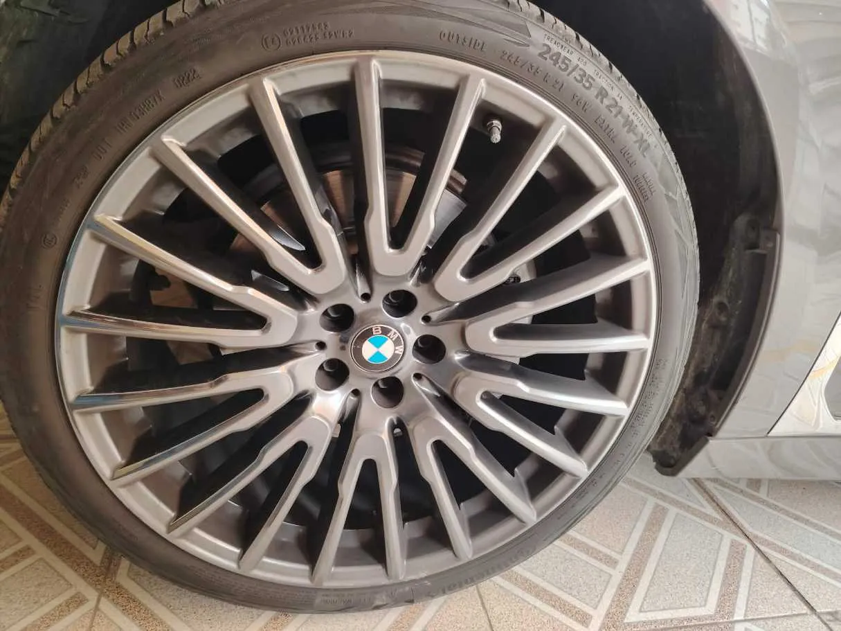 Car image 10